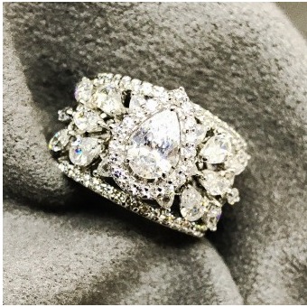 9KT Royal Style Swarovski Ladies Ring