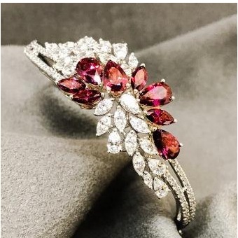 Designer 9KT Flower Shape Swarovski Bracelet
