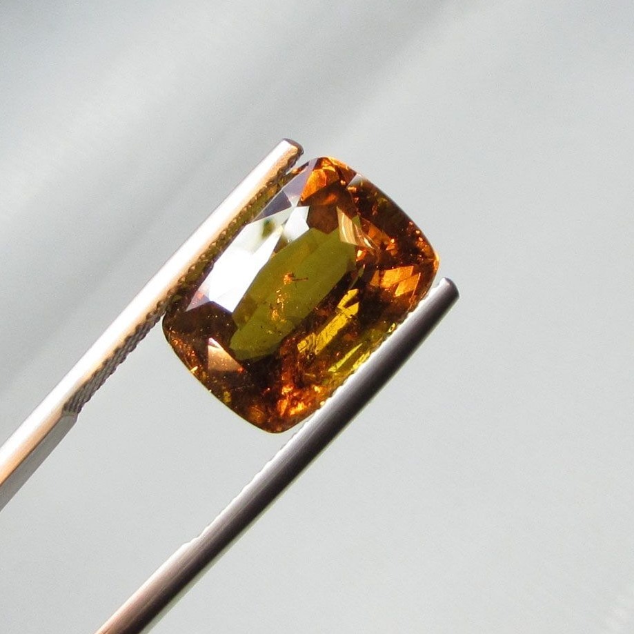 12.24ct cushion color-change alexandrite - Image 5