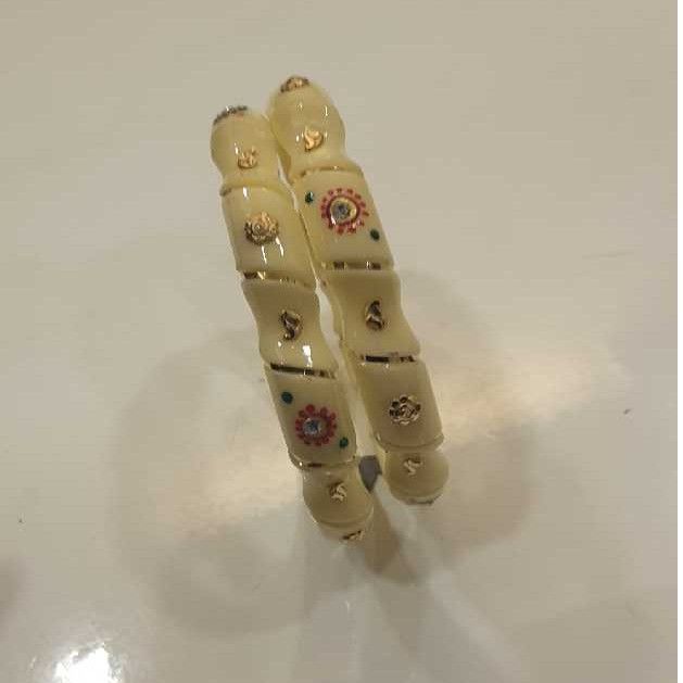 916 Designer Gold Ladies Bangles