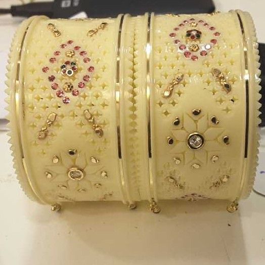 916 Broad Design Gold Chudi