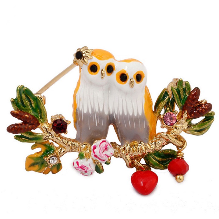 Owl Enamel Pins Wholesale, Latest Brooch with Red Heart Charm