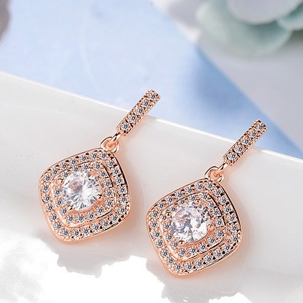 Stylish Gold Diamond Ladies Earring