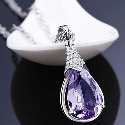 Trendy Ladies Pendant Set