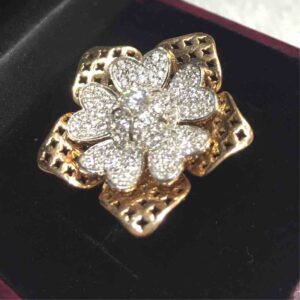 18KT Gold Flower Shape Ladies Ring