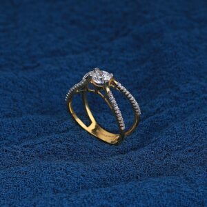solitair with Cs ladies ring