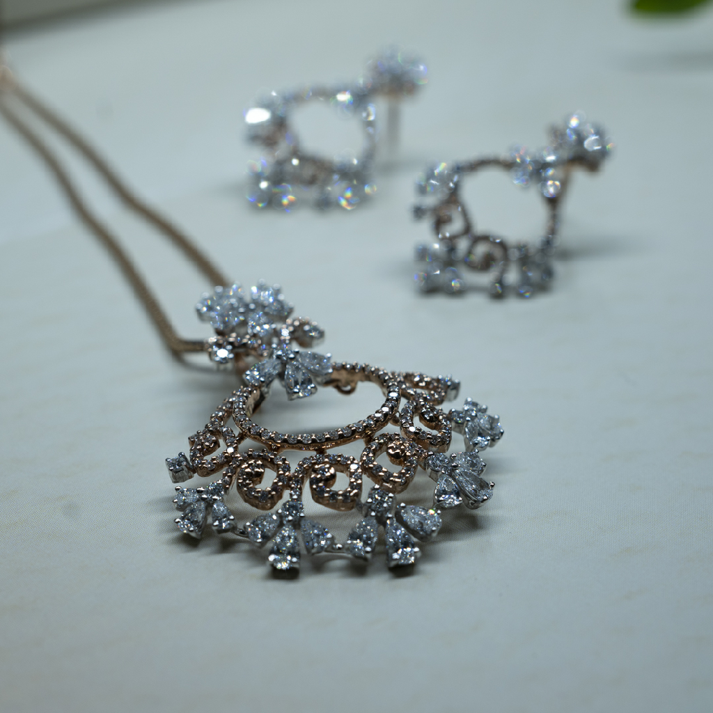Real diamond pendant set