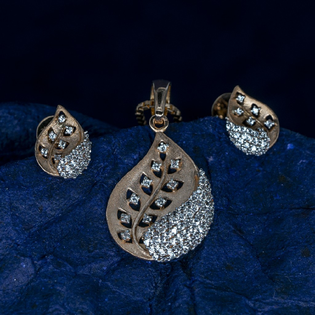 Rose gold pendant set