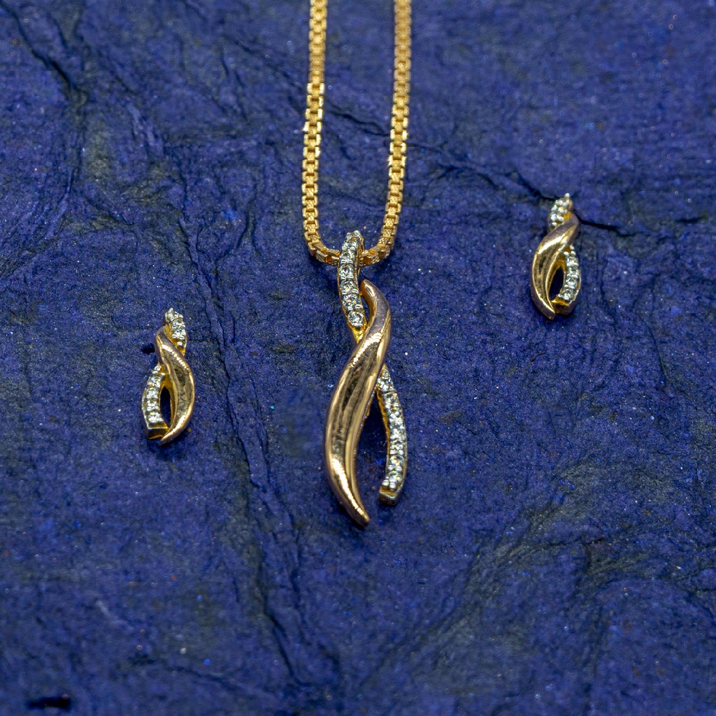 Rose gold pendant set