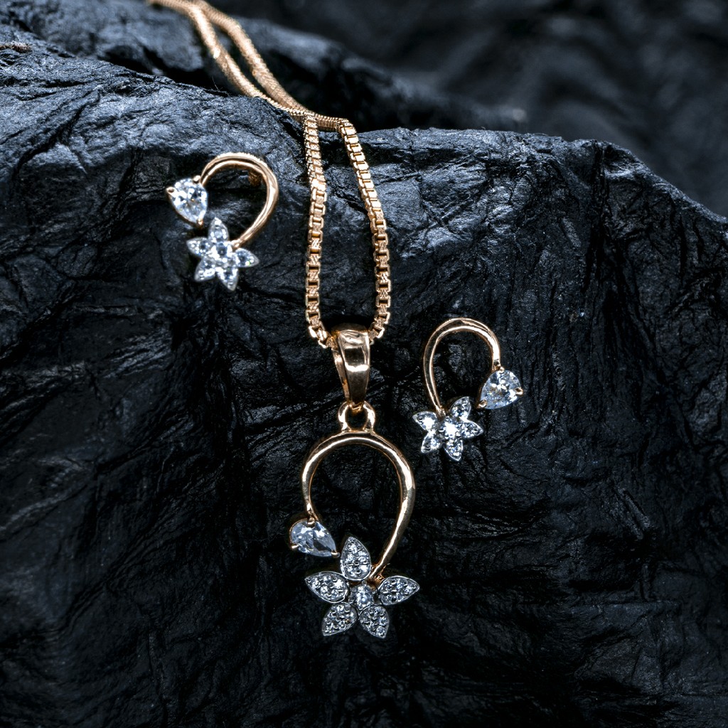 Rose gold pendant set