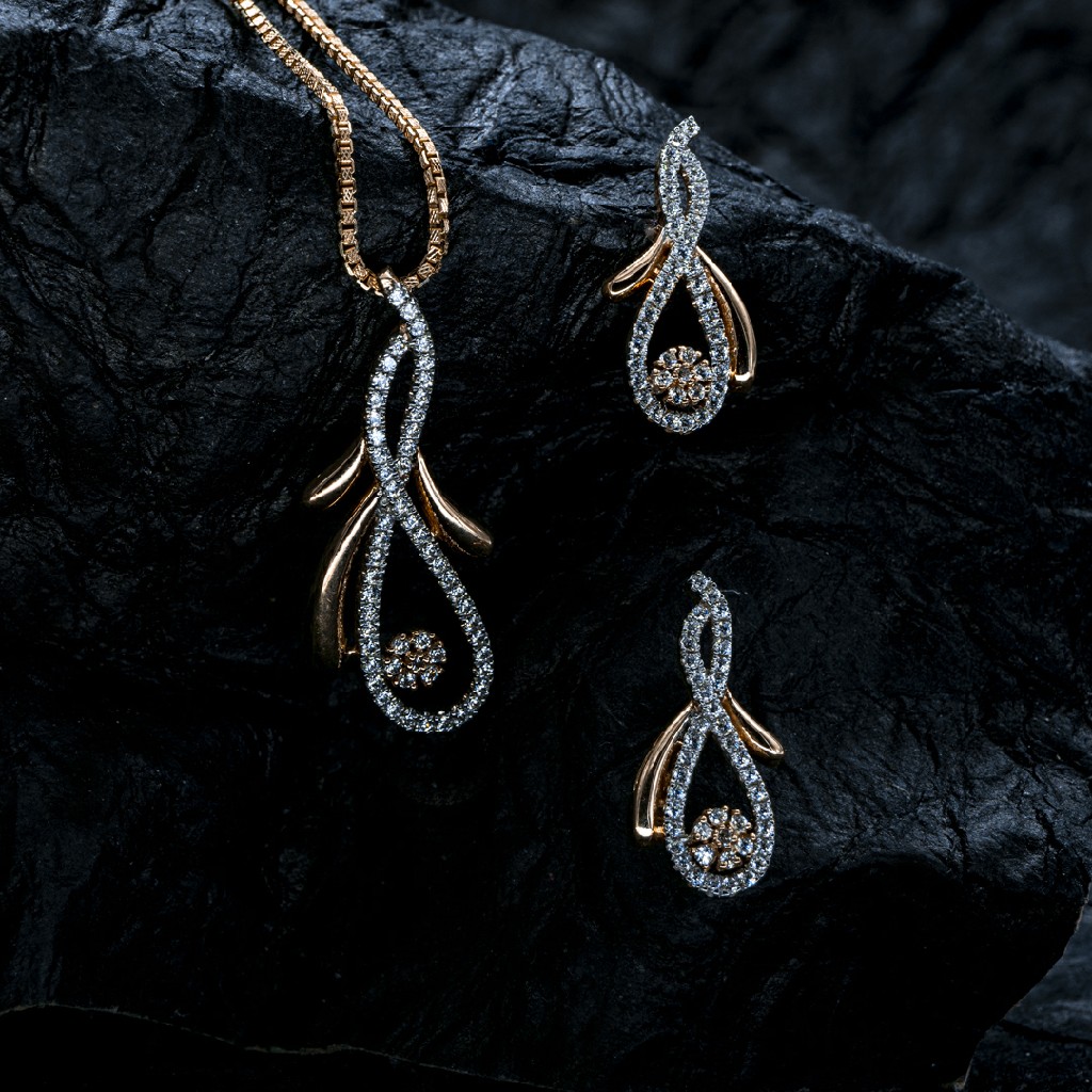 Rose gold pendant set