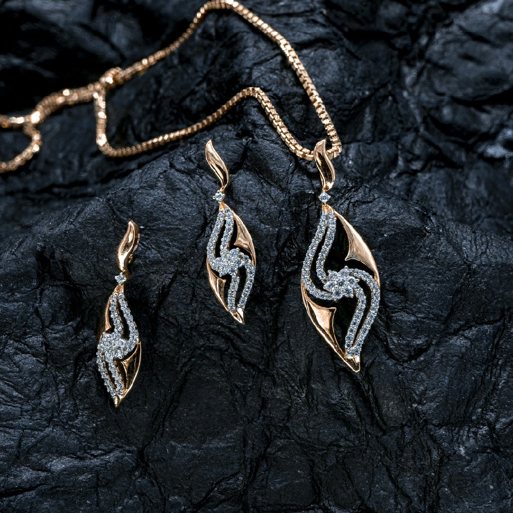 Rose gold pendant set