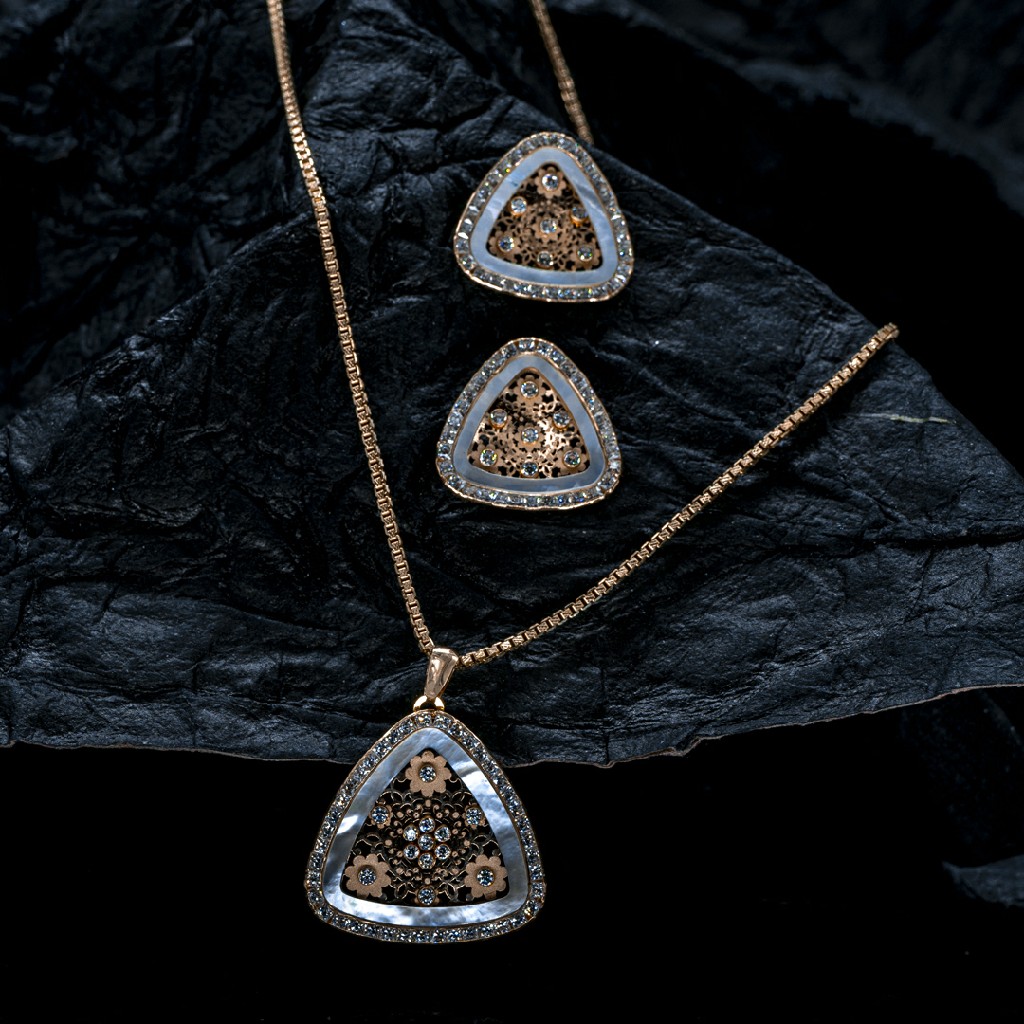 18ct Rose gold pendant set