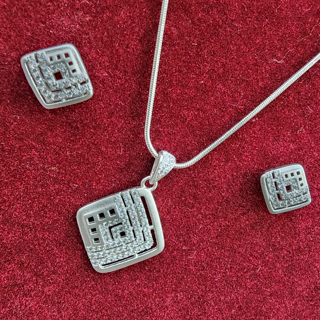 925 Sterling Silver Square Diamond Grinding Pendant Set