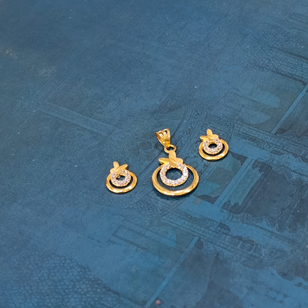 18K Gold Exclusive Butterfly Shape Pendant Set