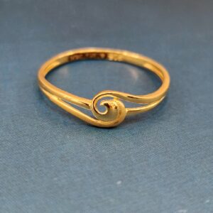 22k gold plain lightweight ladies ring