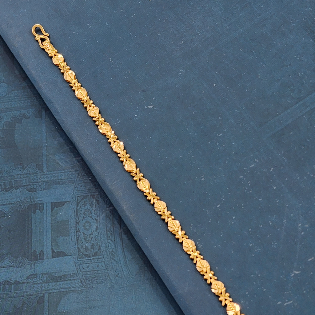 22k gold exclusive modern ladies bracelet