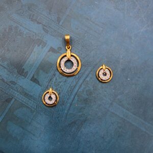 22K Gold Exclusive Round Shape Pendant Set