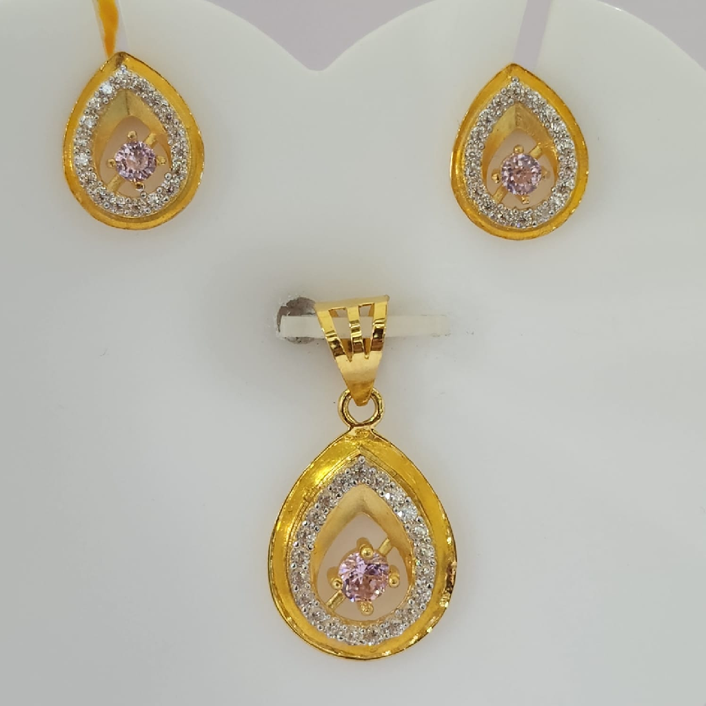 18K Gold Exclusive Ovel Shape Pendant Set