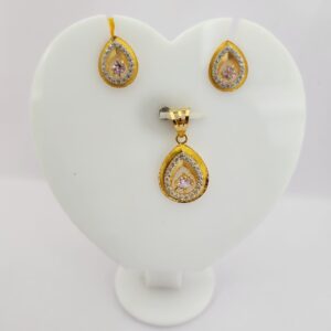 18K Gold Exclusive Ovel Shape Pendant Set