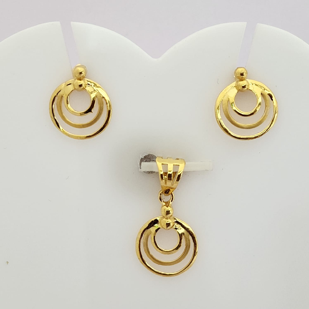 18K Gold Exclusive Round Shape Pendant Set