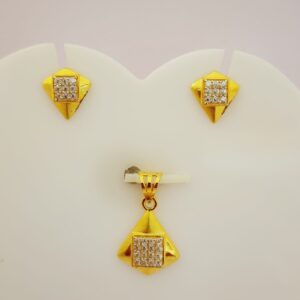 18K Gold Exclusive Ledies Pendant Set