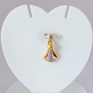 916 gold triangle shape met finish pendant