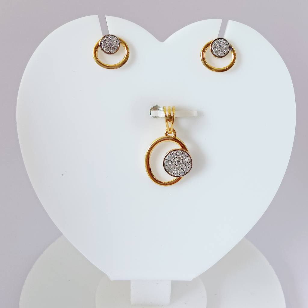 916 Gold Round Shape Pendant Set