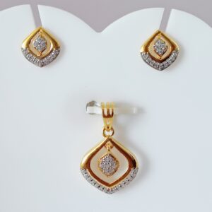 22K Gold Triangle Shape Diamond Pendant Set
