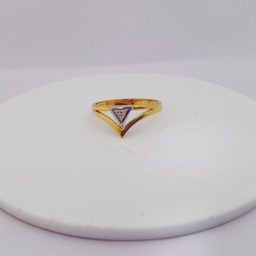 22k gold exclusive triangle ladies ring