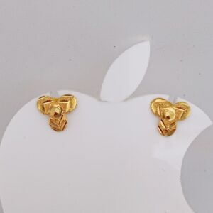 22k gold plain triangle flower design earring