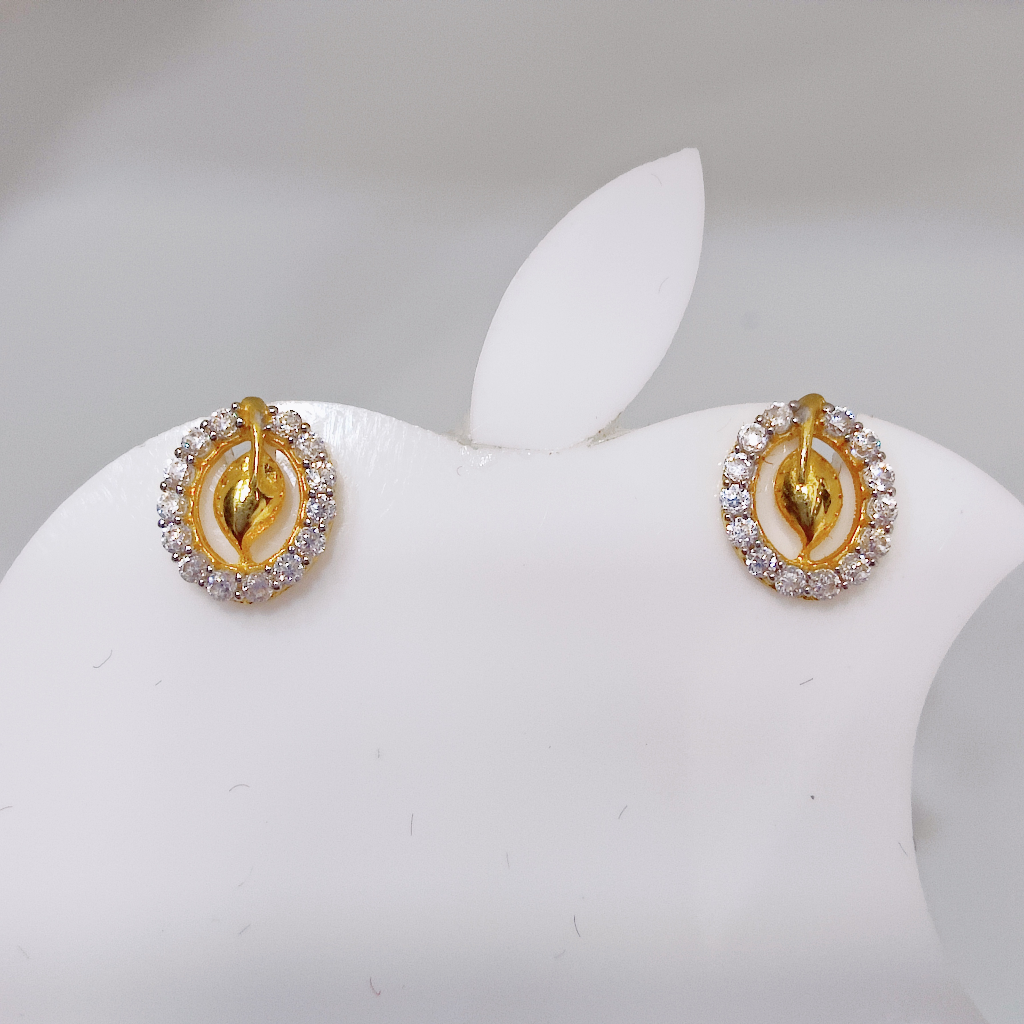 18k Gold Round Shape Stone Ladies Earring