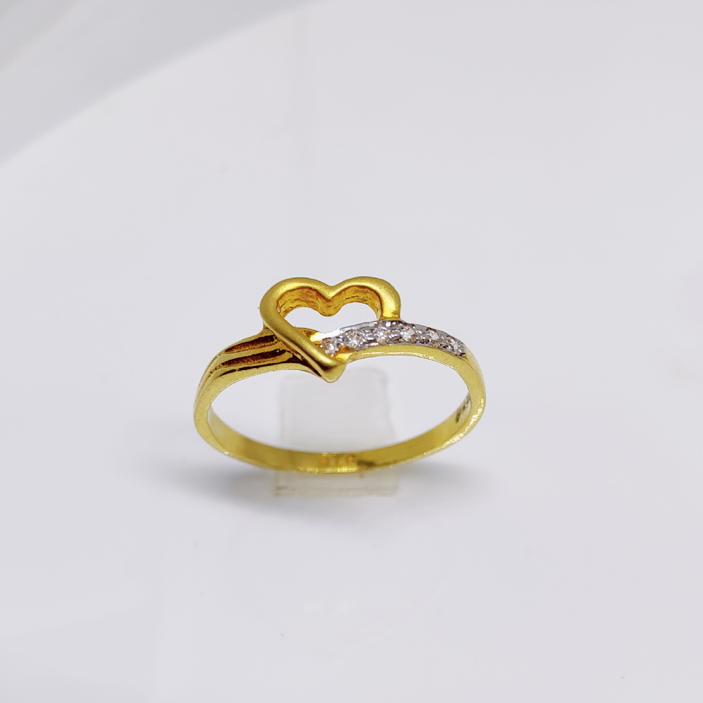 916 Gold Heart Shape Diamond Ladies Ring