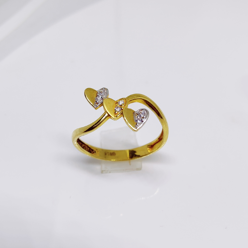916 Gold Triple Heart Diamond Ladies Ring