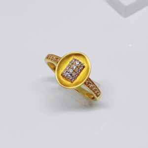 916 gold oval shape CZ ladies ring
