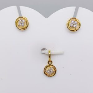 18k gold Diamond shape CZ pendant set