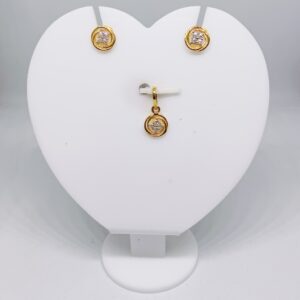 18k gold Diamond shape CZ pendant set