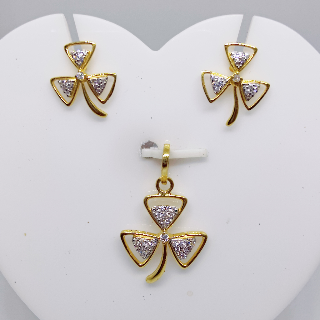 18k Gold Flower Design Pendant Set