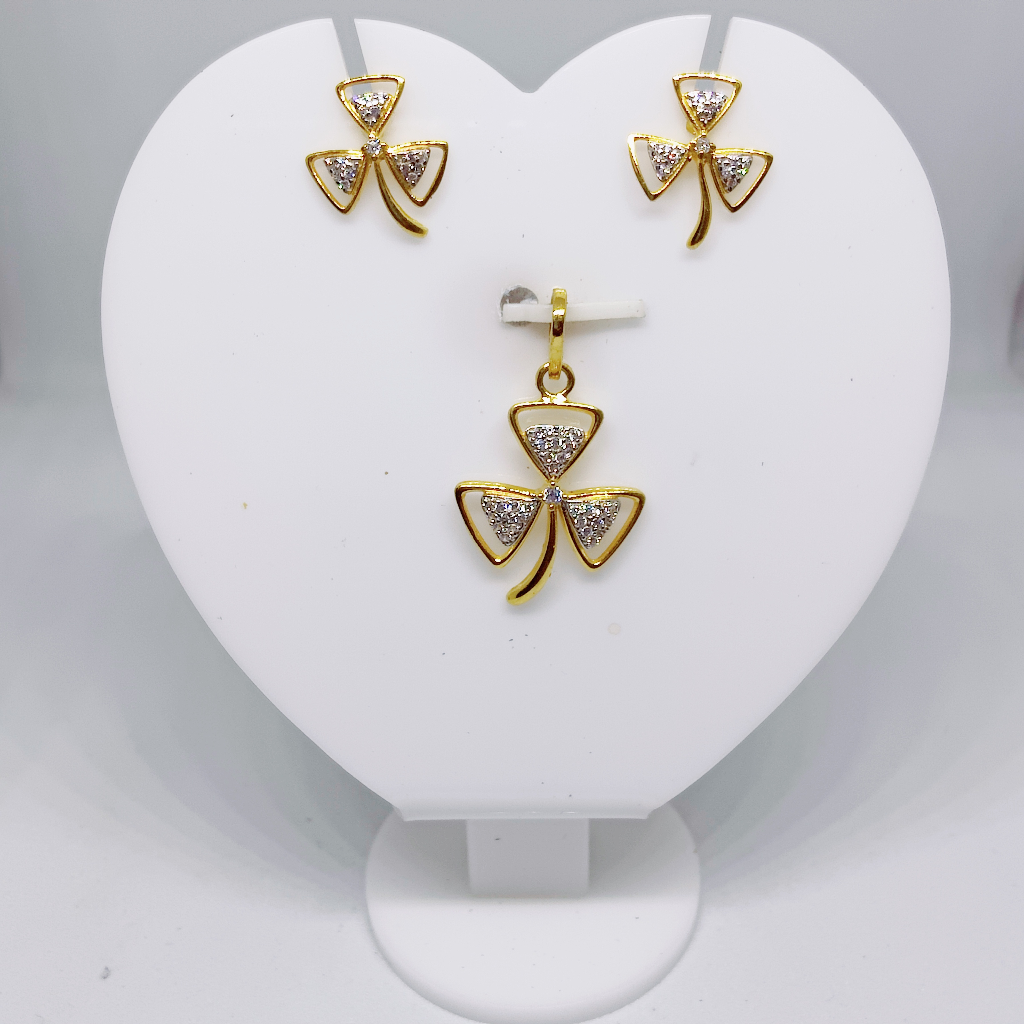 18k Gold Flower Design Pendant Set