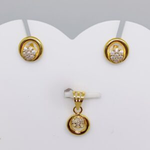 18k Gold Fancy Round Shape Light Weight Pendent  Set