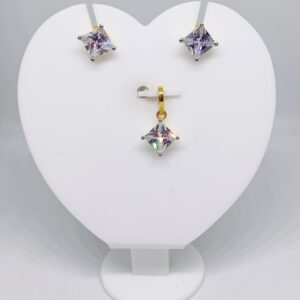 18k gold Diamond shape single stone pendant set
