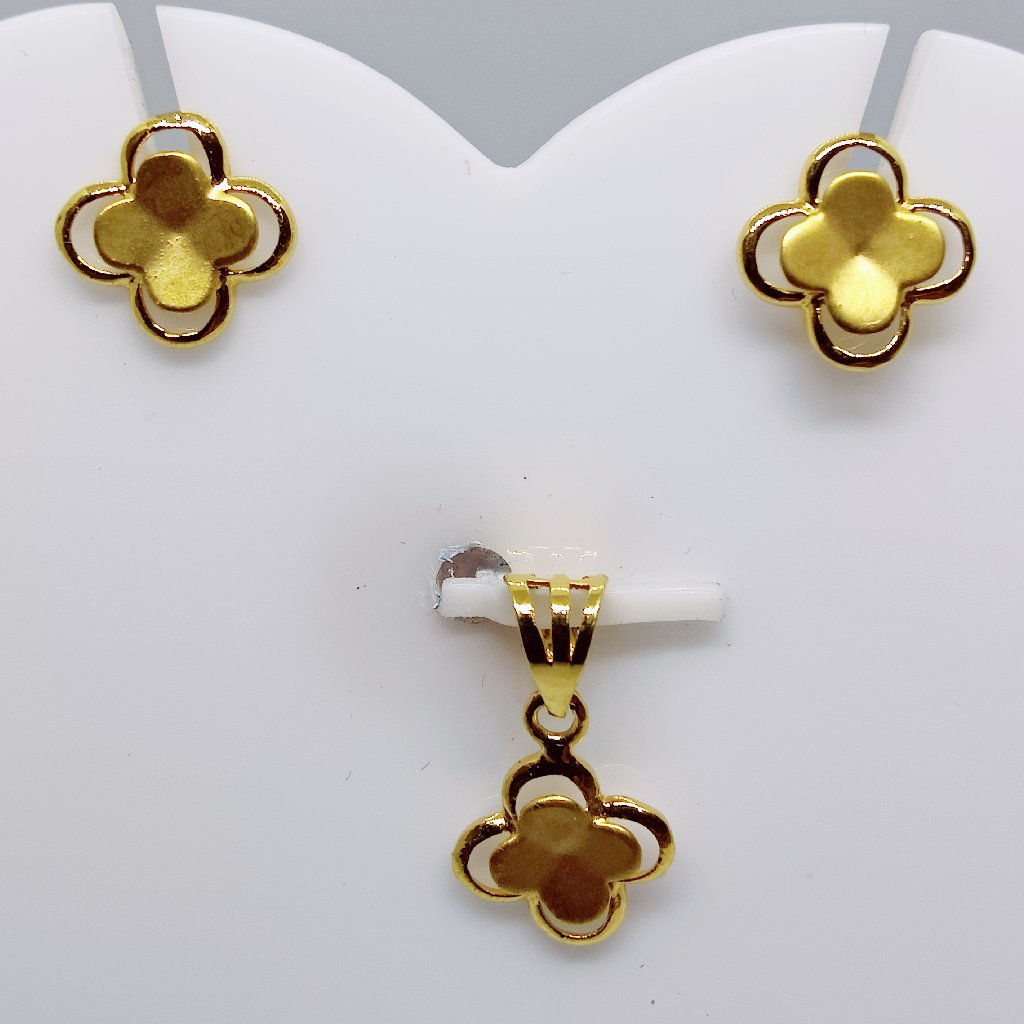 18k gold Layering Floral pattern pendant set