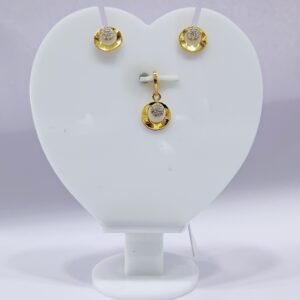 18k gold Stunning round shape CZ pendant set