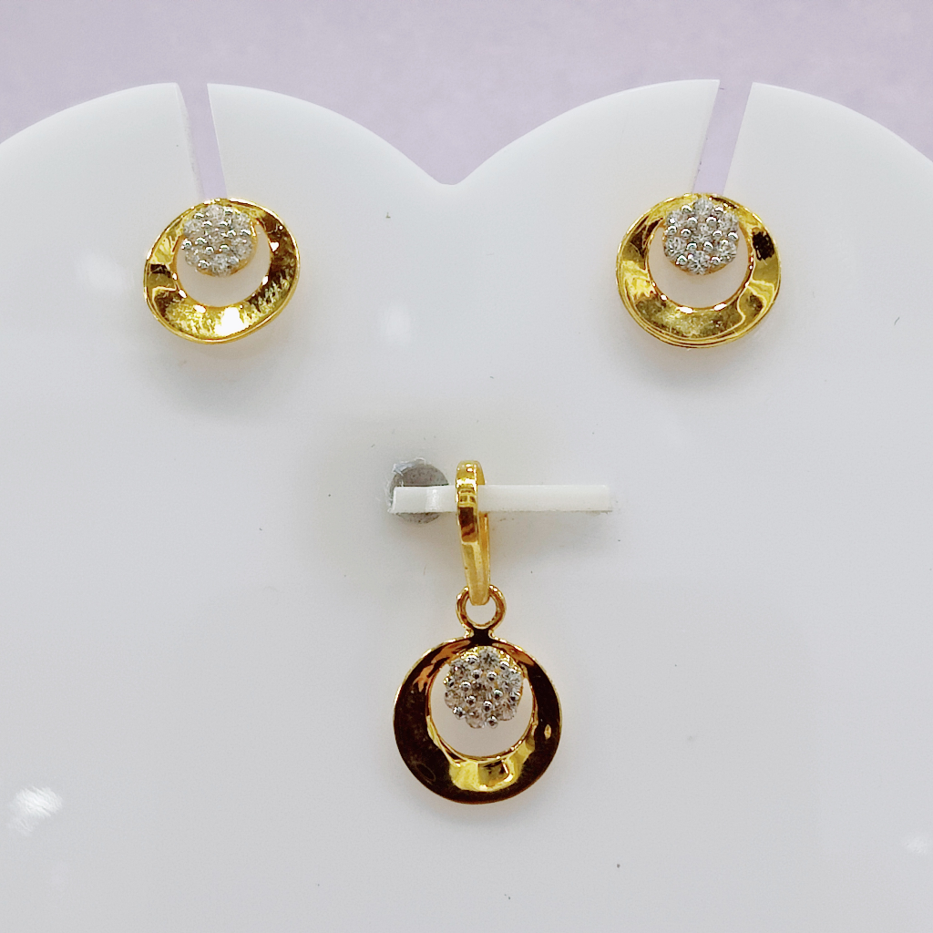 18k gold Stunning round shape CZ pendant set - Image 2
