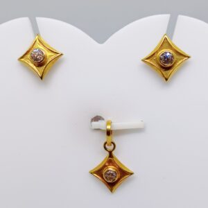 18k gold single diamond Shape Attractive pendant set