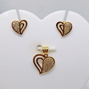18k Gold Heart Shape Diamond Pendant Set