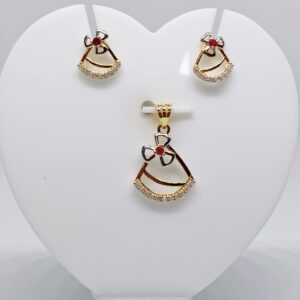 18k gold petals design diamond pendant set