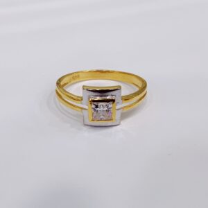916 Gold soliter square dimond ring