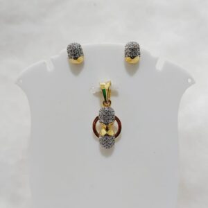 22k gold oval shaped diamond pendant set