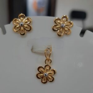 22k gold flower design plain pendant set.